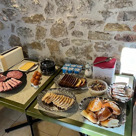 Chateau Lou Cante Perdrix