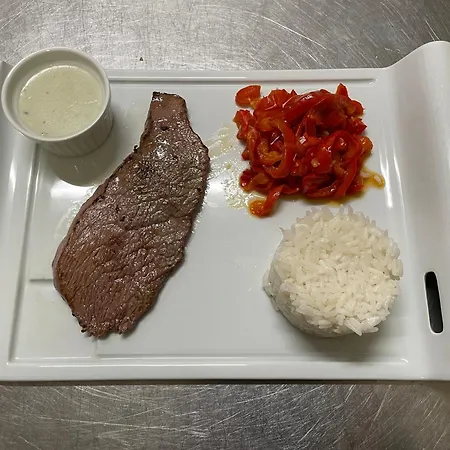 Chateau Lou Cante Perdrix 3*